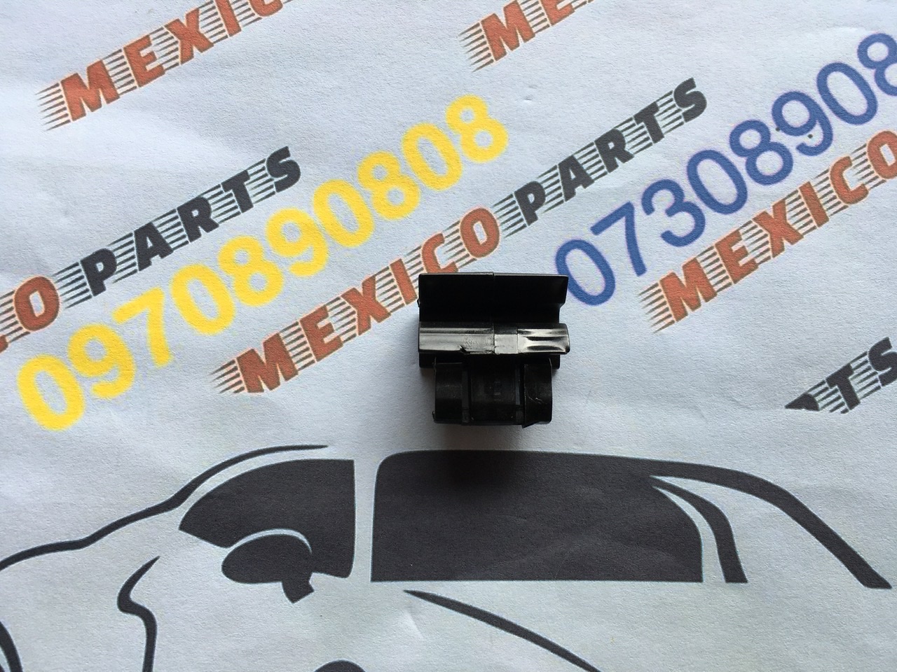 Кліпса боксу переднього багажника Tesla Model Y 2020-2024 (147287200B)