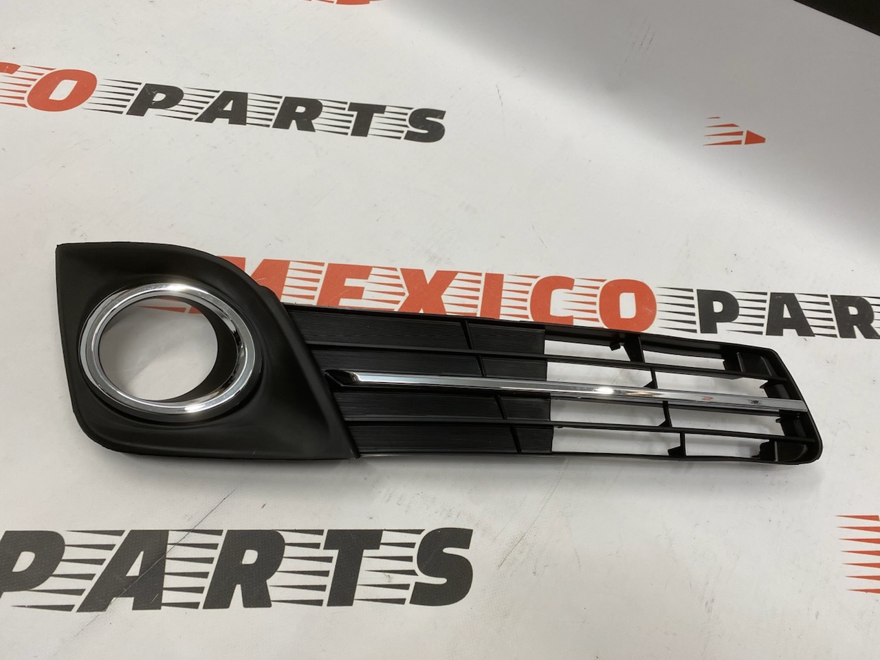 Рамка протитуманної фари права SE Toyota Camry 2012-2014 (5212806290 ), аналог