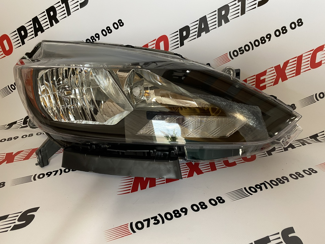 Фара правая черная Nissan Sentra 2016-2018 (26010-3YU0A), аналог