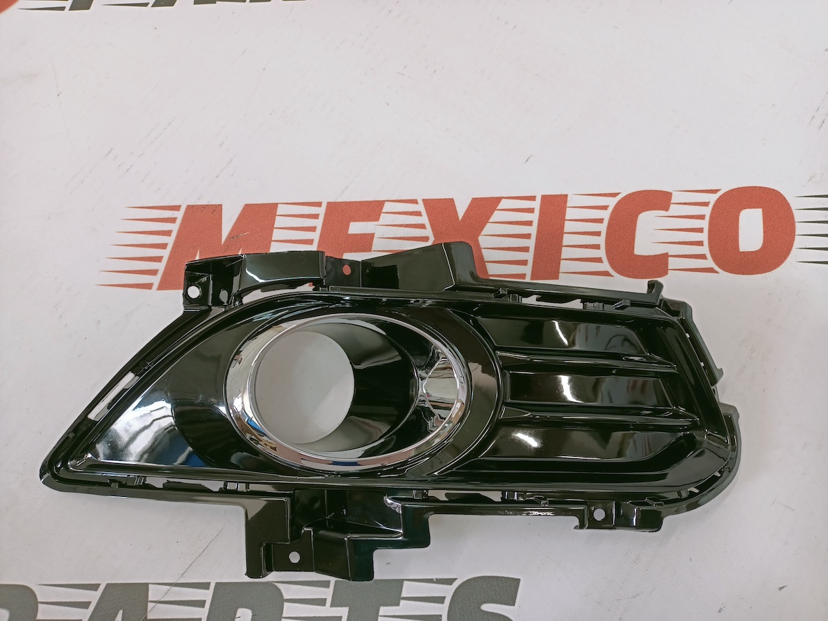 Рамка противотуманной фары глянцевая правая Ford Fusion 2013-2016 (DS7Z-17B814-CB), аналог