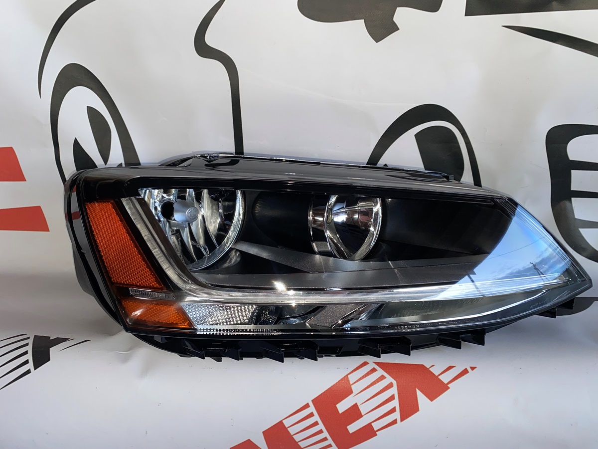 Фара правая с лед полоской USA Volkswagen Jetta 2012-2015 (5C7941006J), аналог