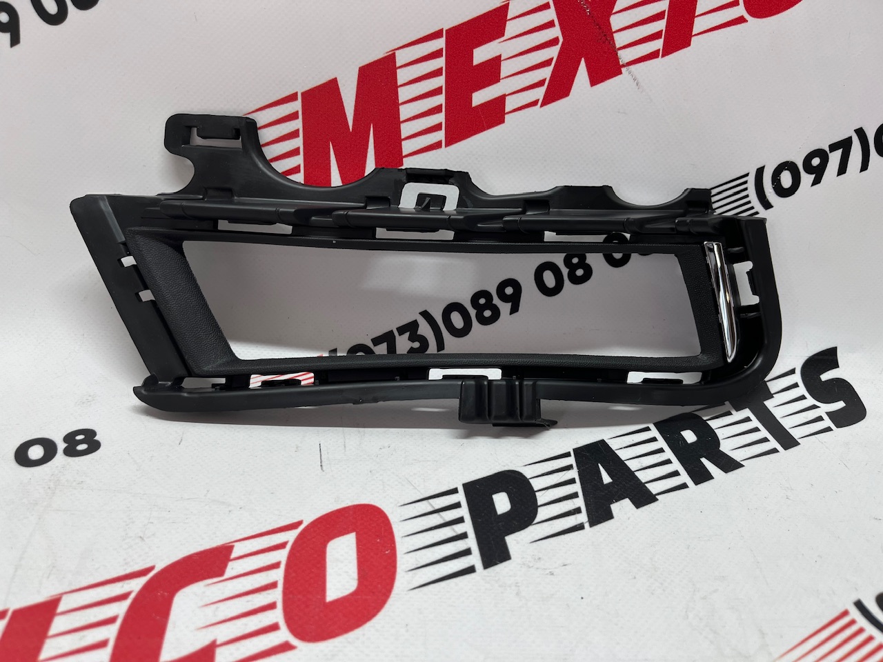 Рамка противотуманной фары правая Volkswagen Golf 7 (5G0853212E9B9), аналог