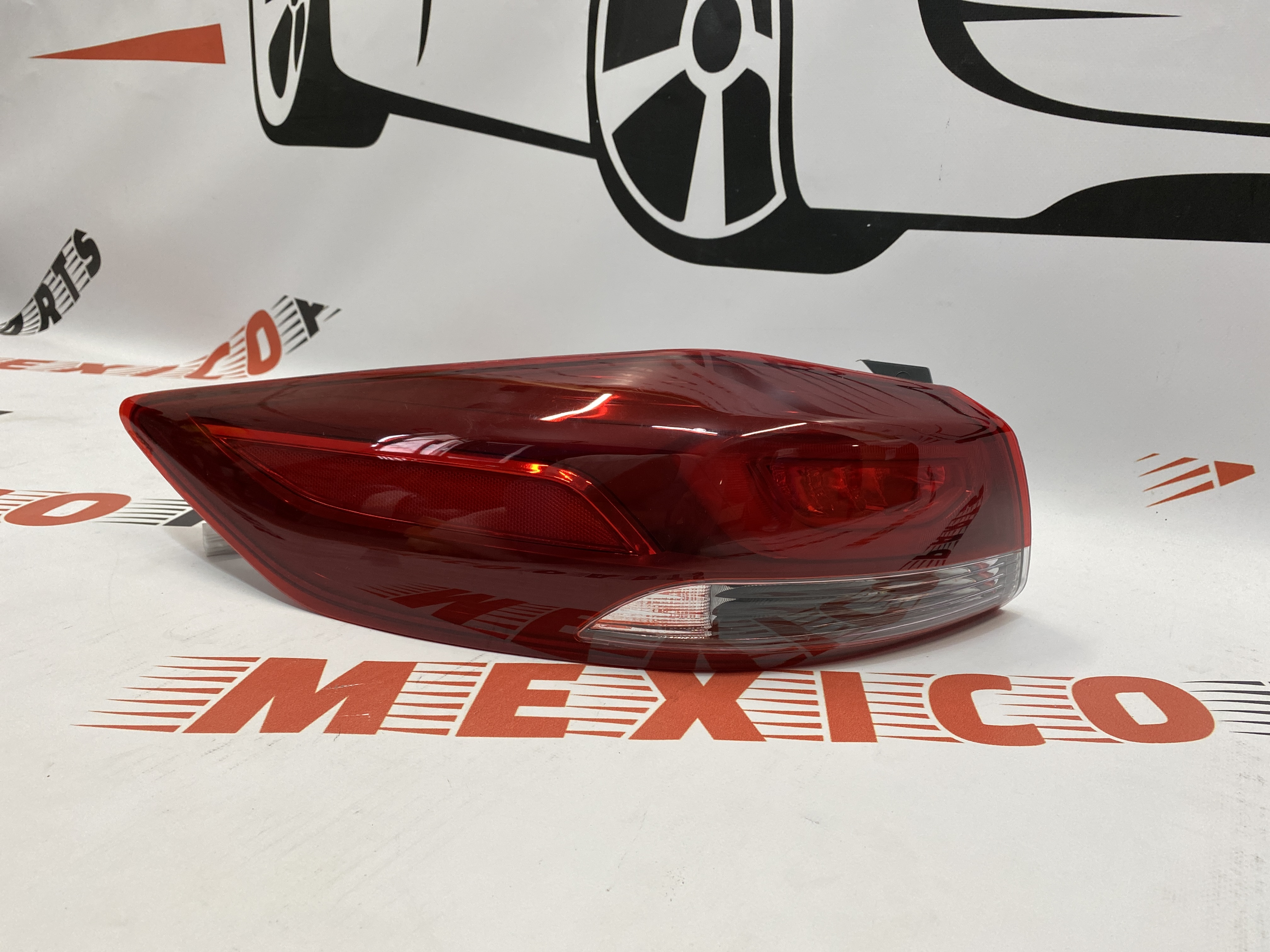 Ліхтар зовнішній (в крило) лівий LED Hyundai Elantra 2016-2018 ( 92401-F2000), аналог