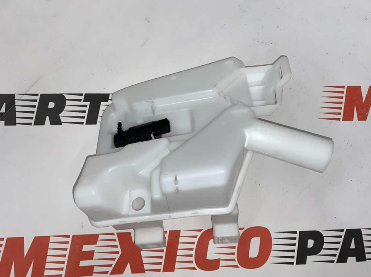 Бачок омивача з моторчиком на два отвори Chevrolet Cruze 2016-2019  (84298425), аналог