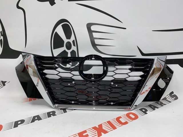 Решетка радиатора верхняя часть Nissan Sentra 2019- (623106LB0A), аналог