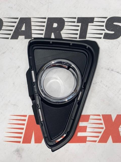 Рамка протитуманної фари права з хромом  USA Toyota RAV-4 2016-2018 (5203042060), аналог