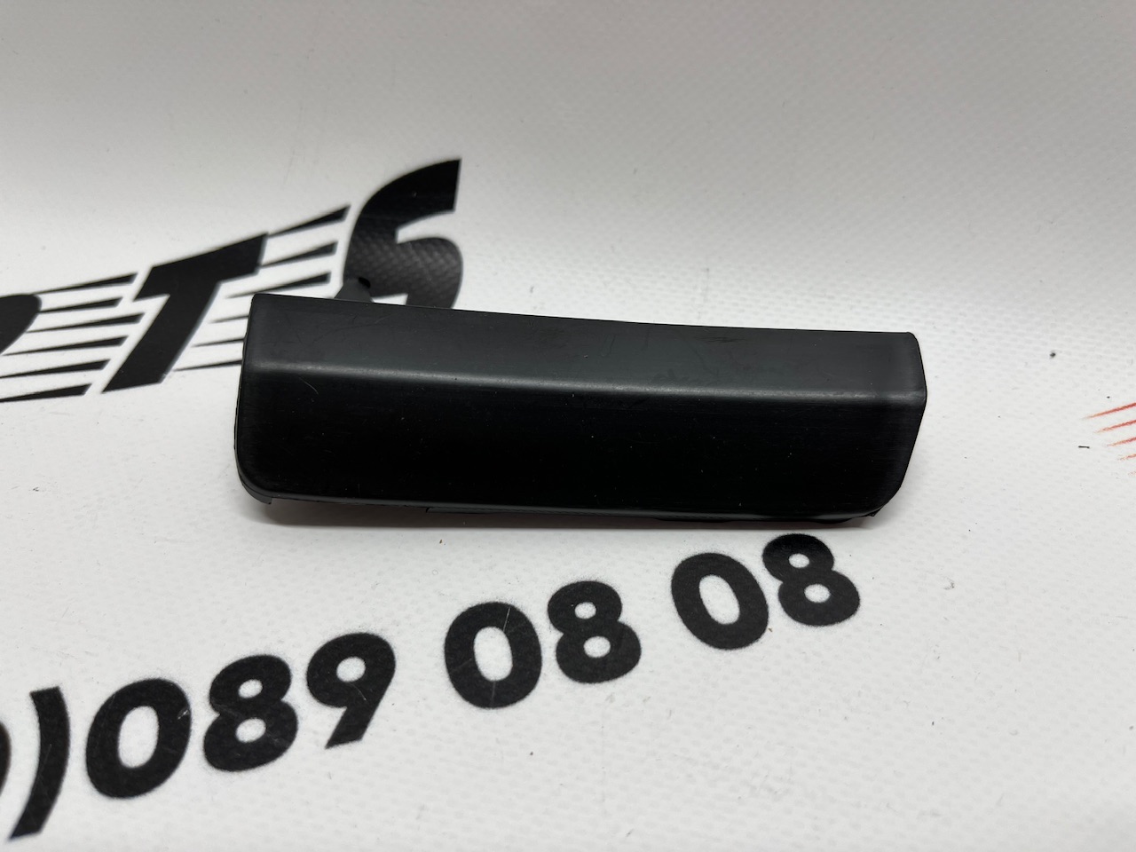 Заглушка буксировочного крюка левая в бампер Toyota RAV4 2019-2021 ( 5243842901), аналог
