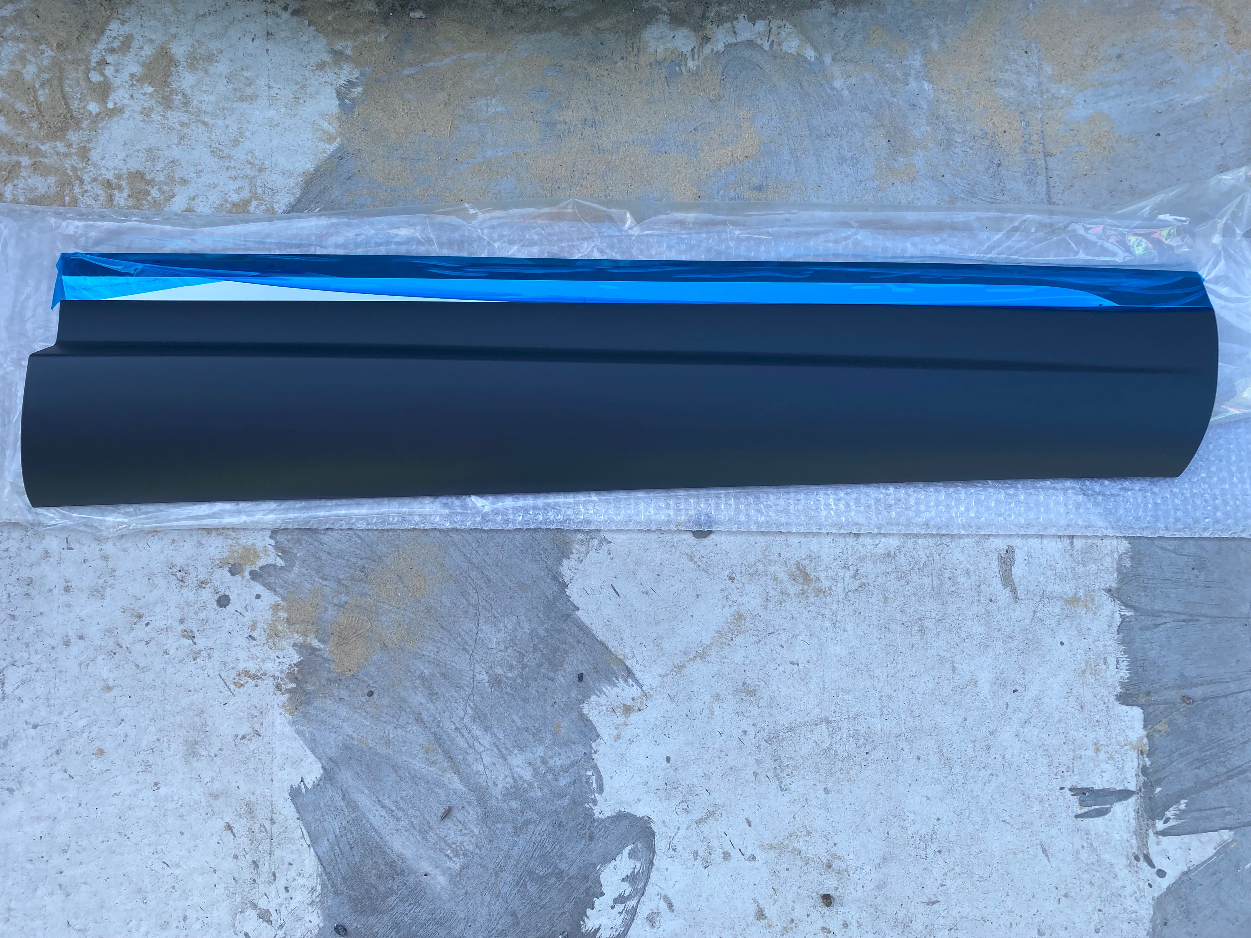 Накладка на двери передняя правая  R-Line Volkswagen Touareg  2015-2018 (7P6854940G9B9 ), аналог
