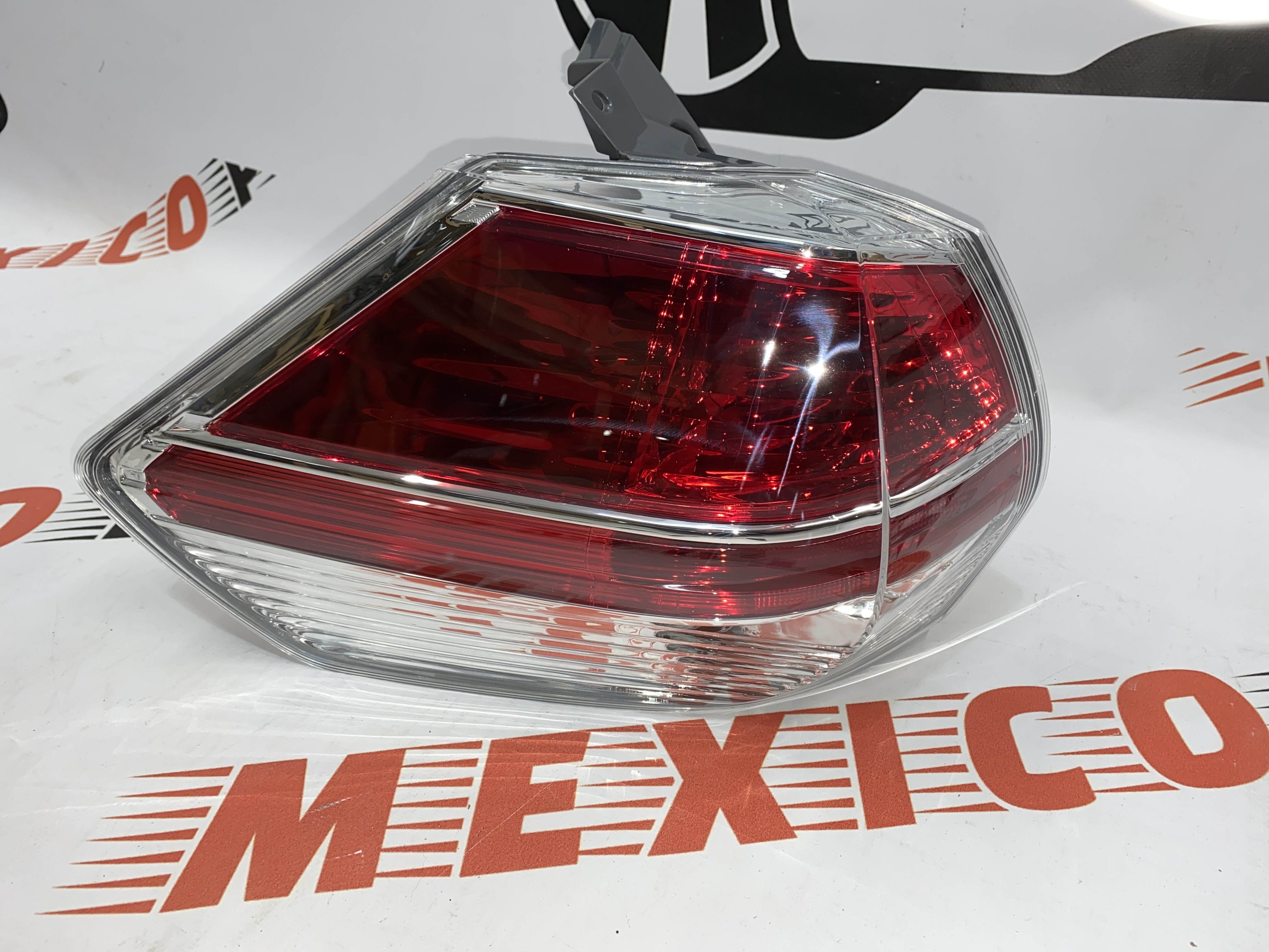 Фонарь задний галоген наружный левый LED Nissan X-Trail(Rogue) 2014-2016 (26555-4BA0A), аналог