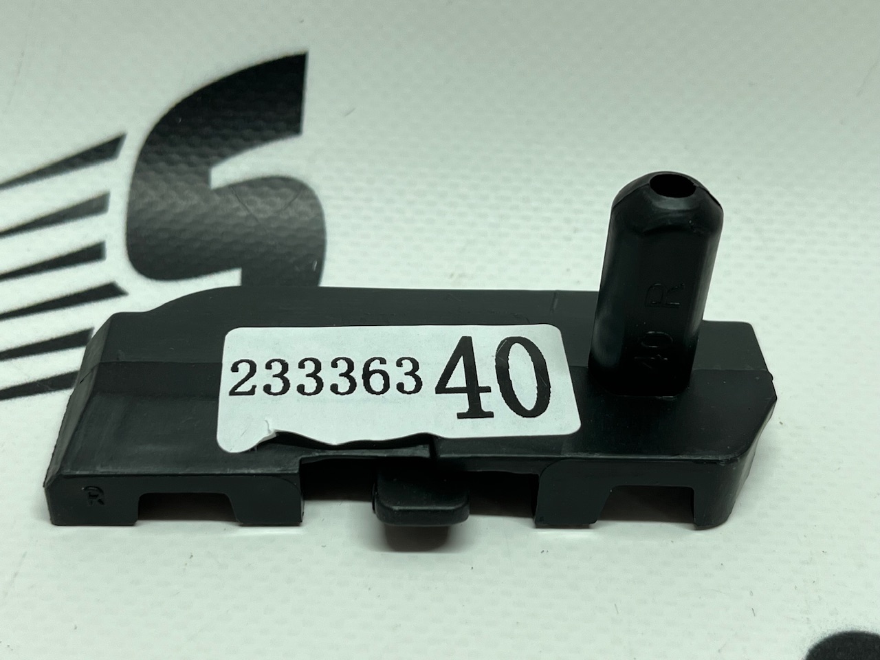 Крепление радиатора правое 1,5 Chevrolet Malibu 2016-2019 (23336340), аналог