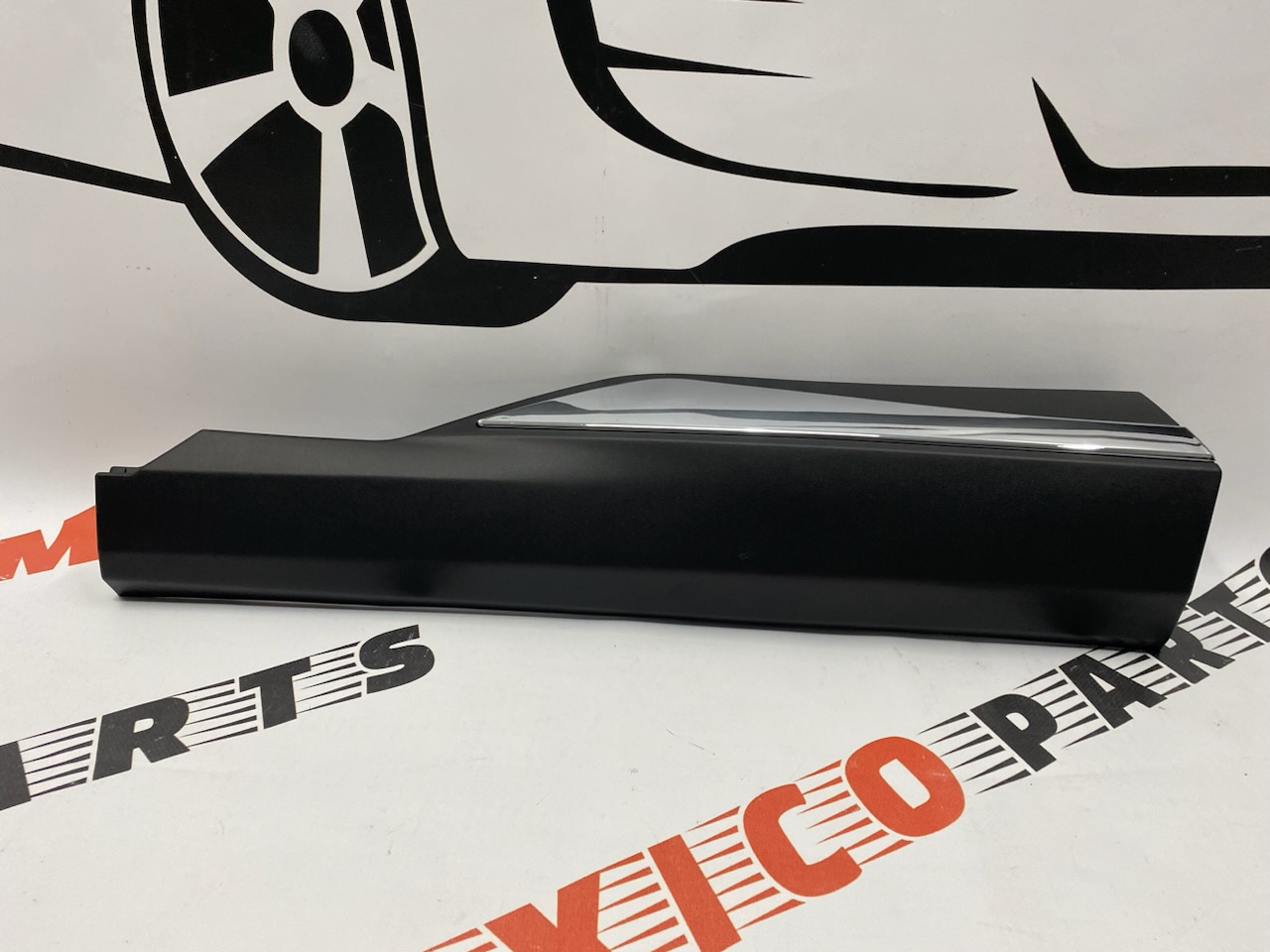 Накладка на заднюю правую дверь с хромом Nissan X-Trail(Rogue) 2021-2023 (82870-6RR0B), аналог
