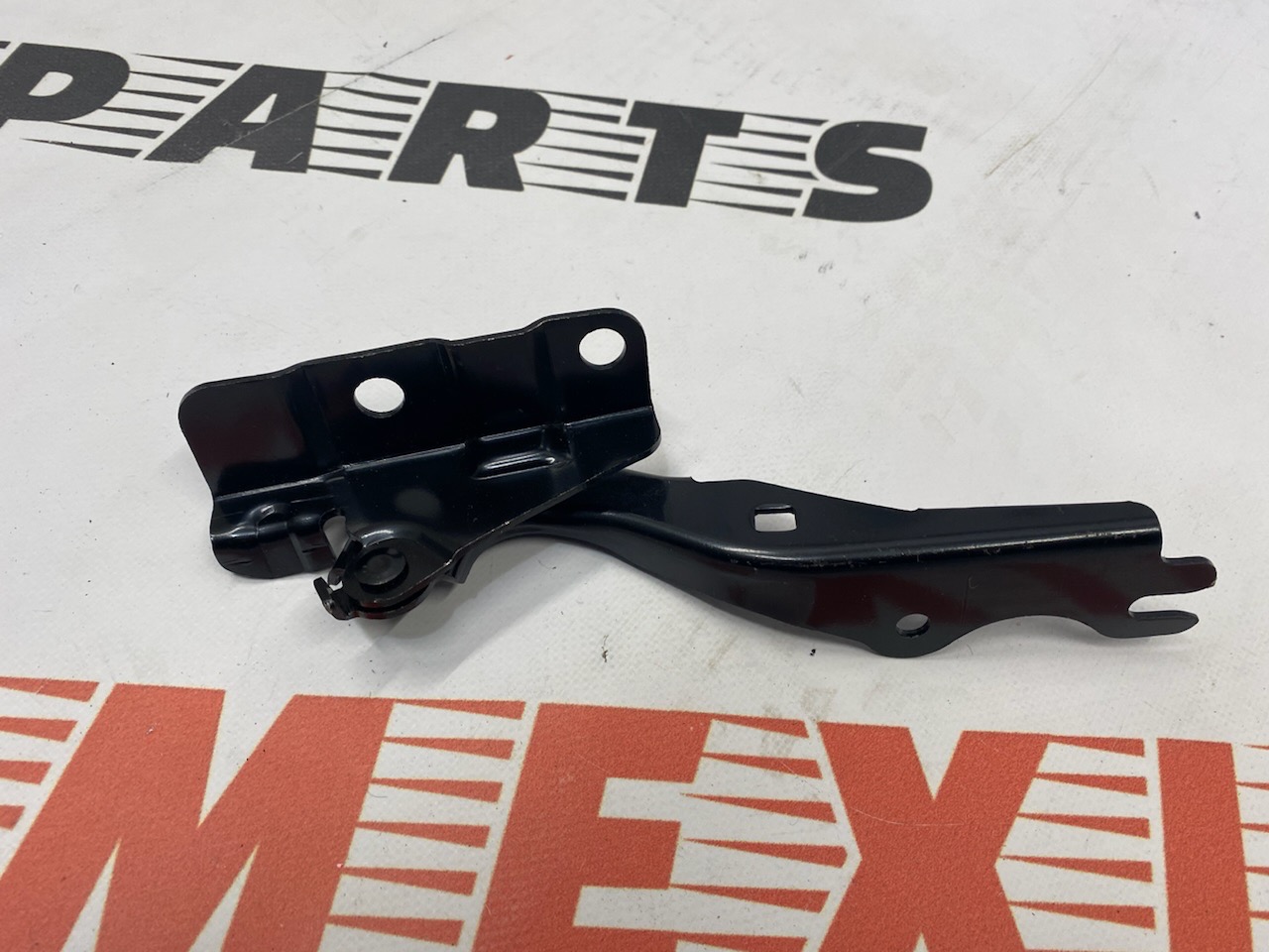 Петля капота ліва Mazda CX5 2012-2016 (KD5352420A ), аналог