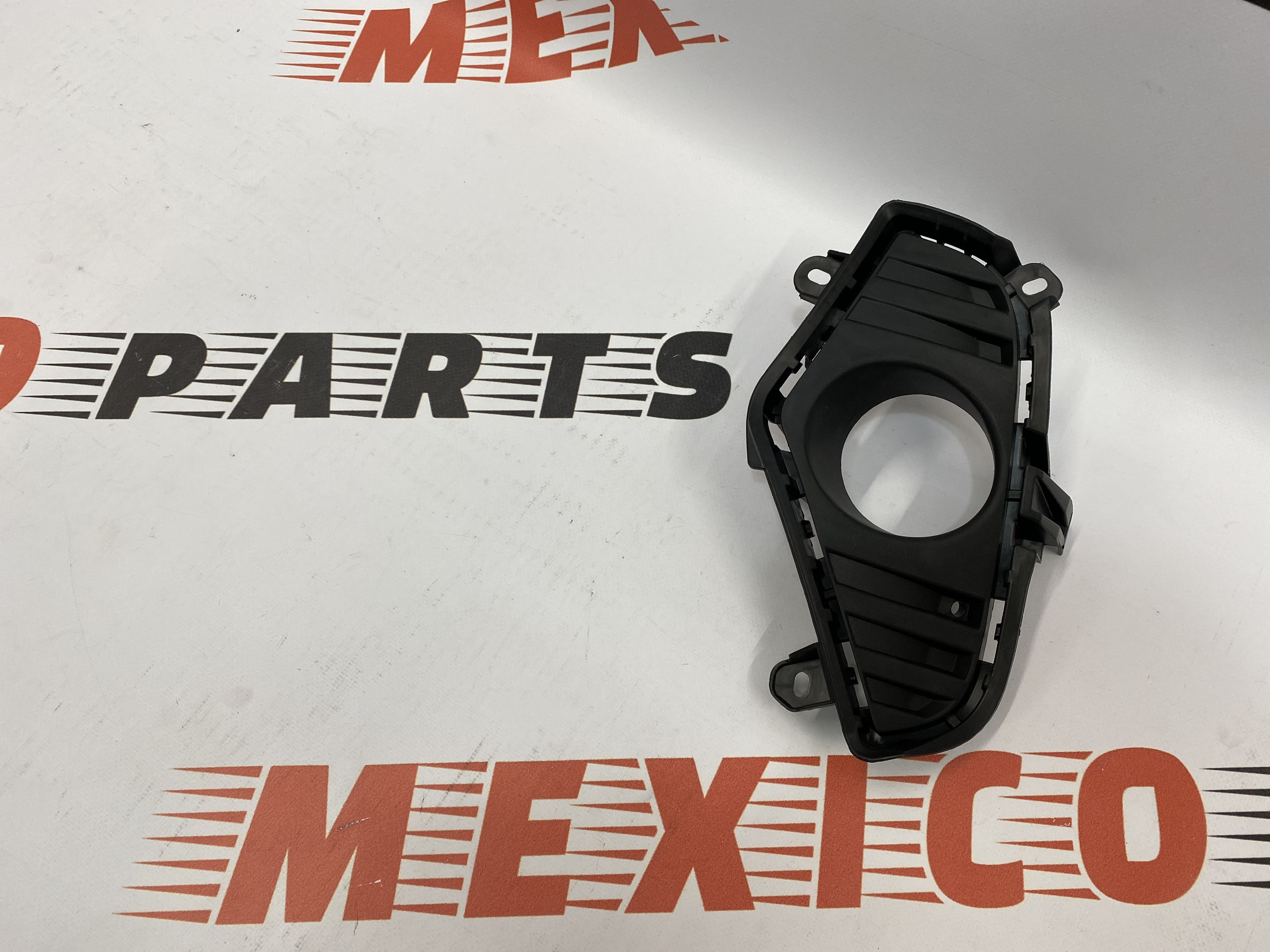 Рамка протитуманної фари ліва Toyota RAV4 2019-2021 (52128-0R160), аналог
