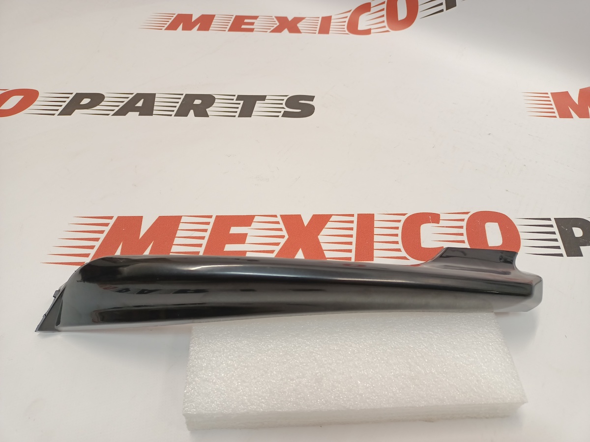 Накладка переднього бампера права Toyota Camry 2018-2020 (53123-06060), аналог
