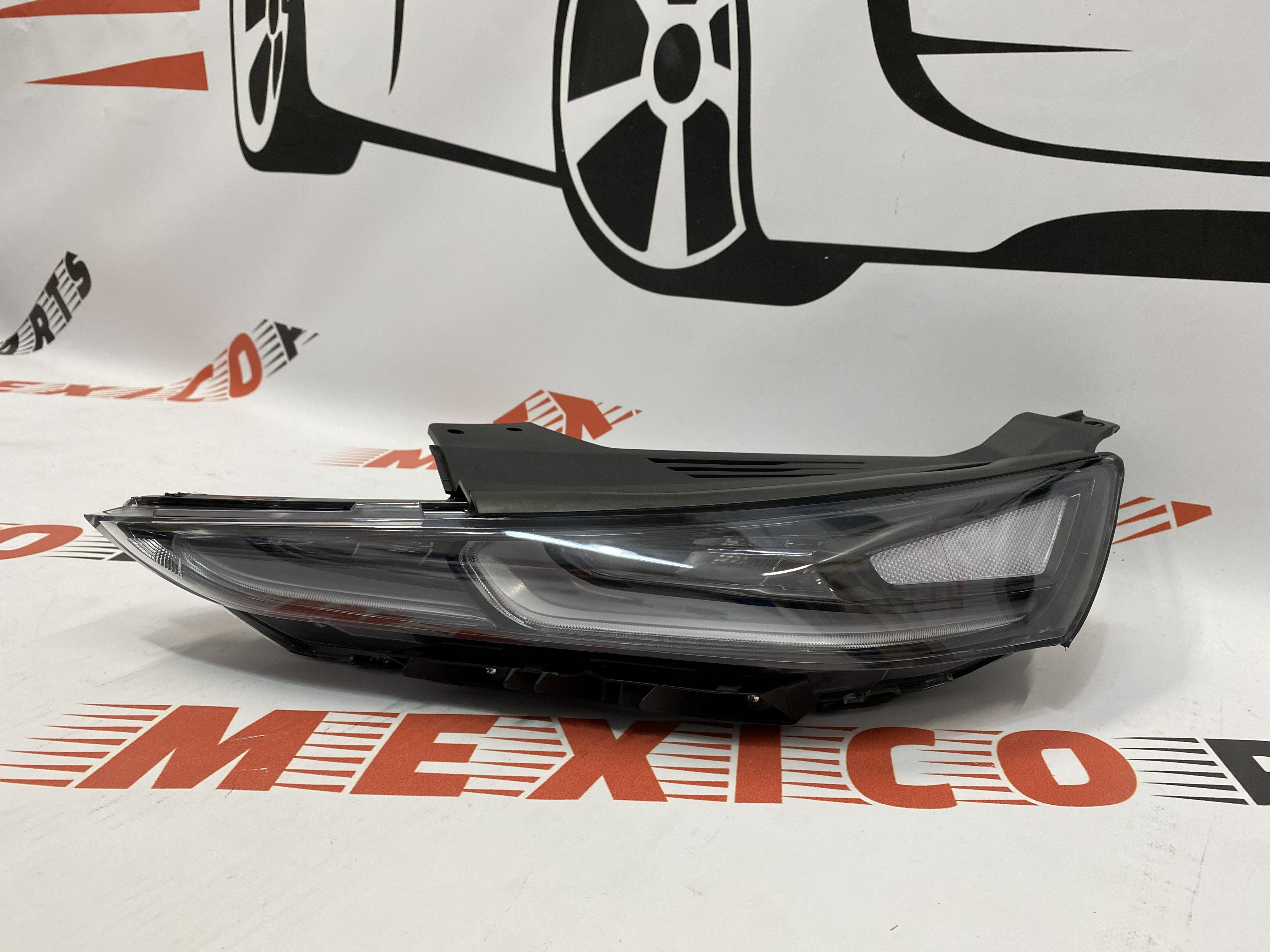 Дневной ходовой огонь левый Hyundai SantaFe 2019-2020 EU (92207-S2000), аналог