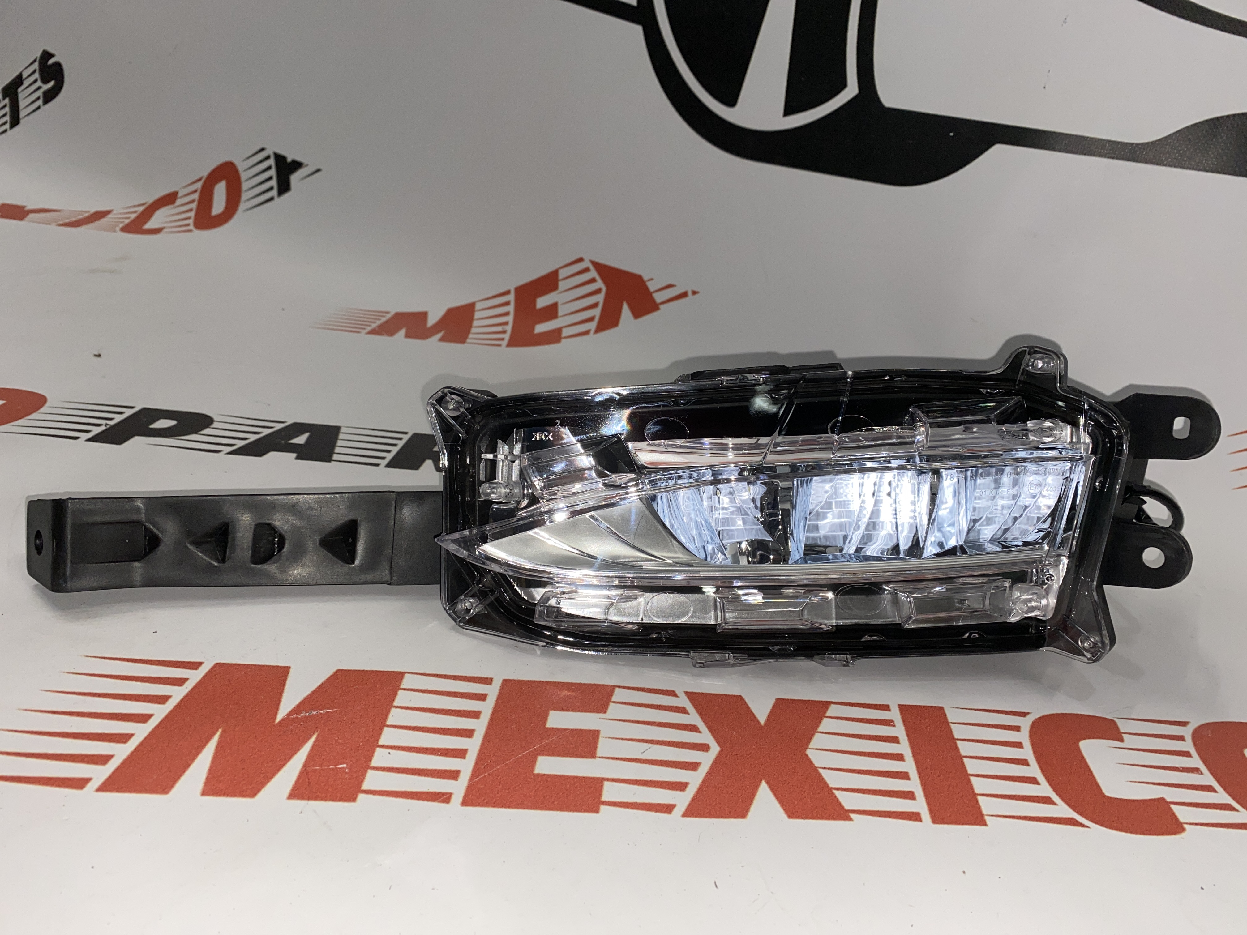 Протитуманна фара ліва LED Lexus NX 2014-2017 (81220-78010), аналог