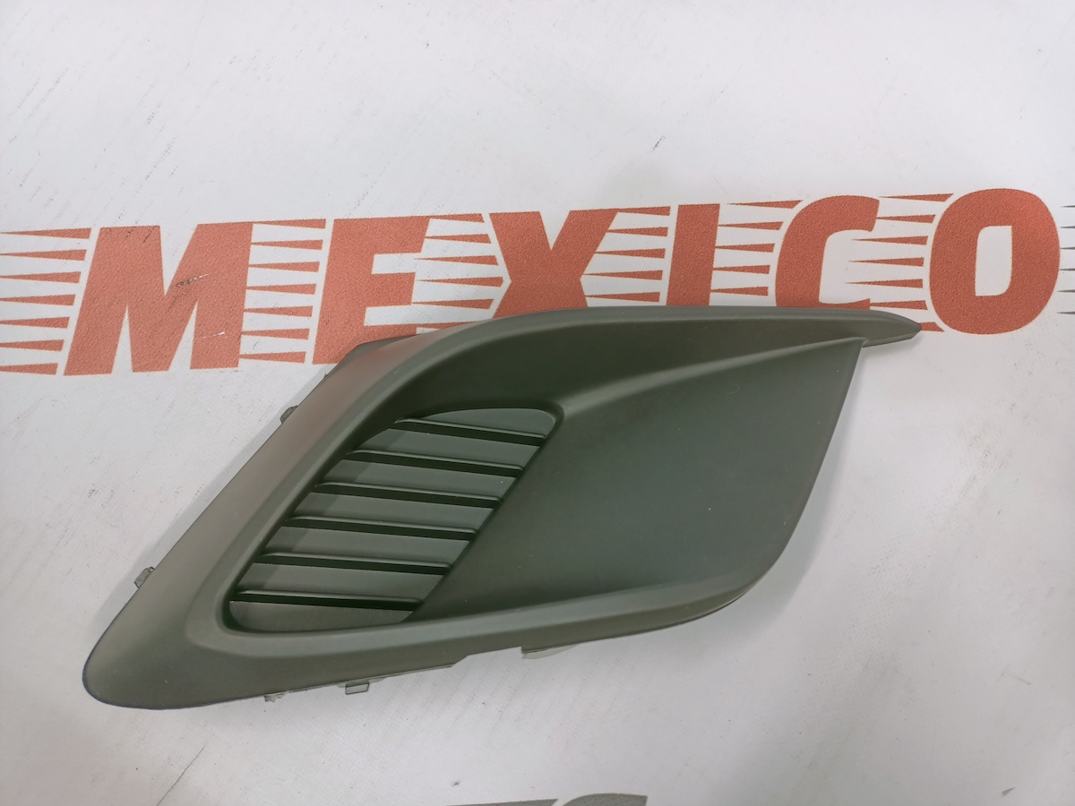 Заглушка противотуманной фары правая Mazda 3 2013-2015 (BHN150C11A), аналог