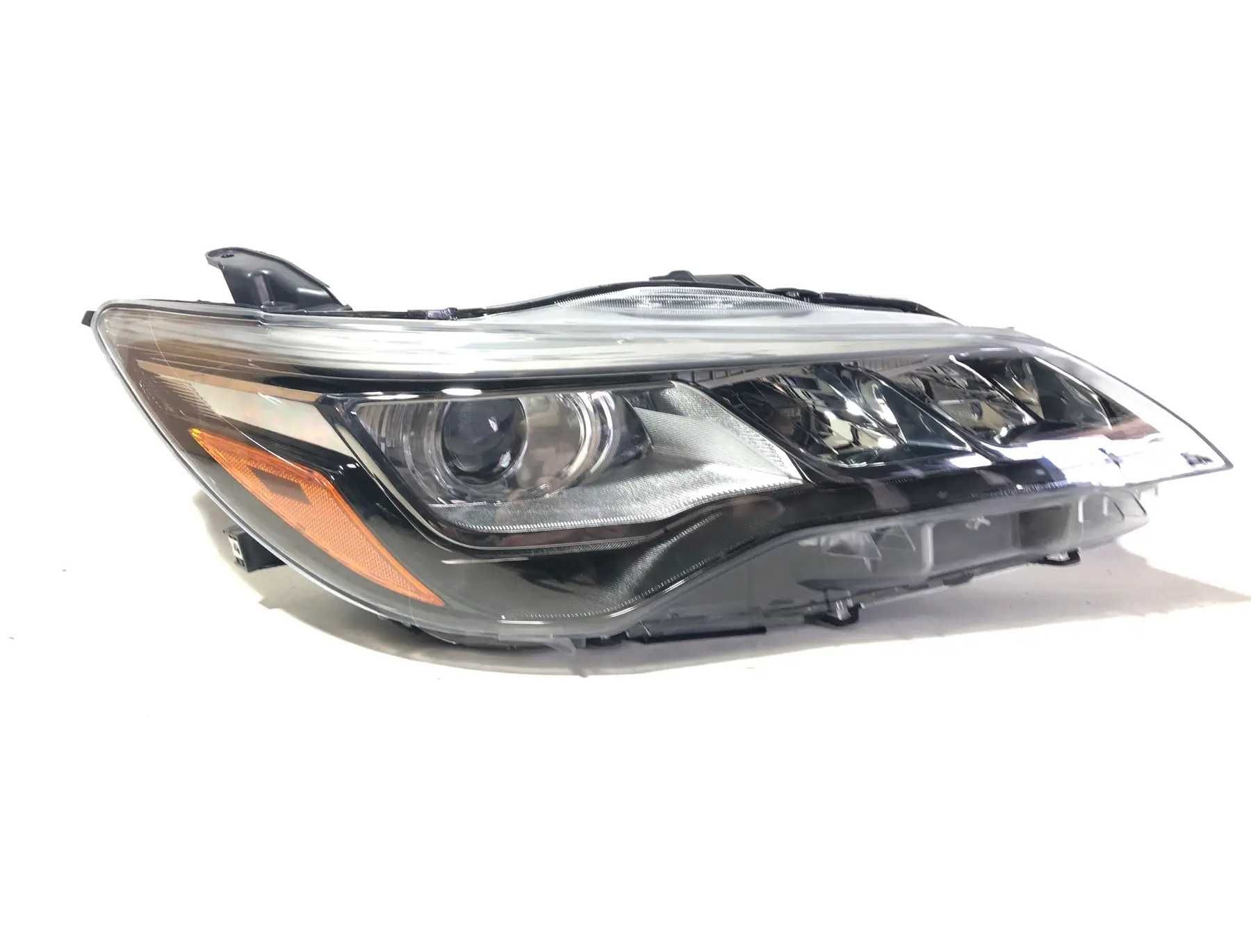 Фара ліва біла компл.SE USA Toyota Camry 2015-2017 (81150-06870), аналог