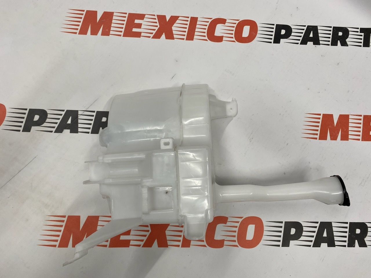 Бачок омивача з моторчиком Toyota Camry 2012-2014  (85315-06220), аналог