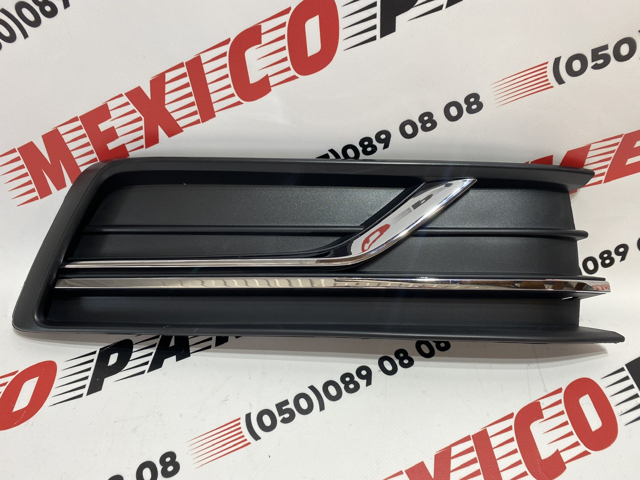 Заглушка противотуманной фары правая USA Volkswagen Passat B8 2016-2018 (561854662GRYP), аналог