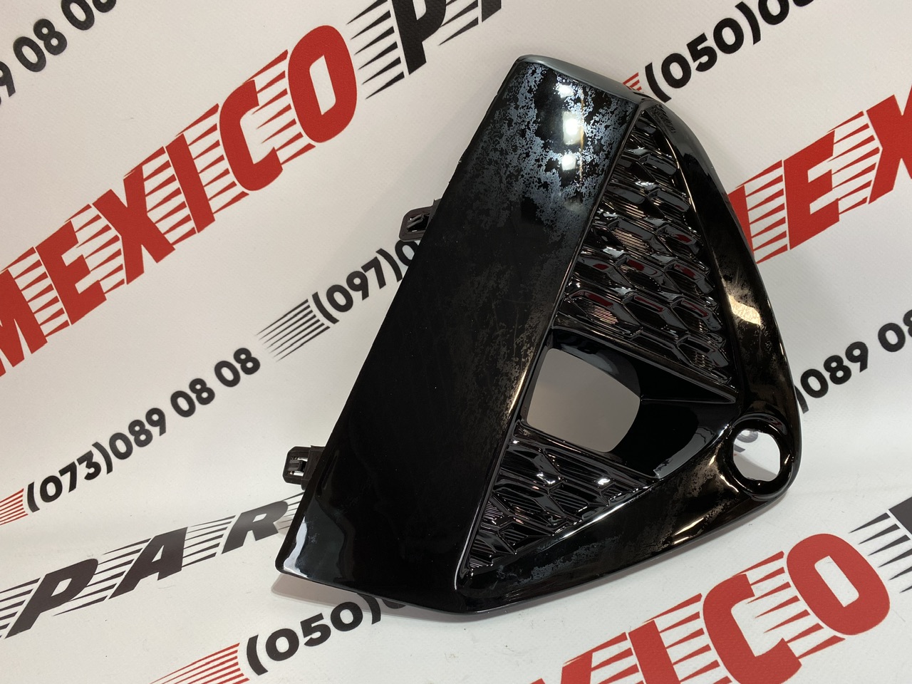 Рамка противотуманной фары правая Nissan Murano 2019-2023 (622569UF1A), аналог
