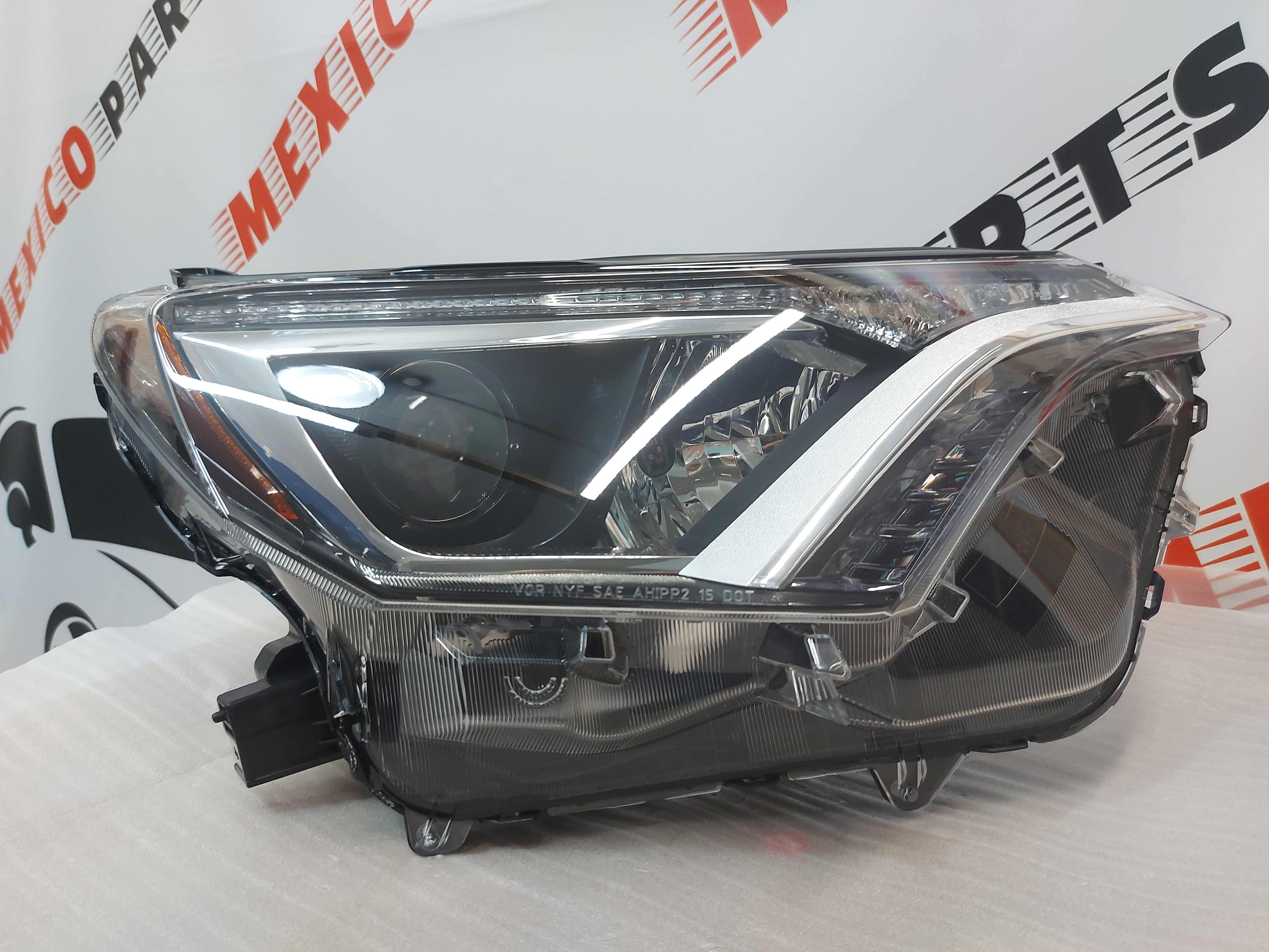 Фара права  Toyota RAV4 2016-2018 (81110-0R080), аналог