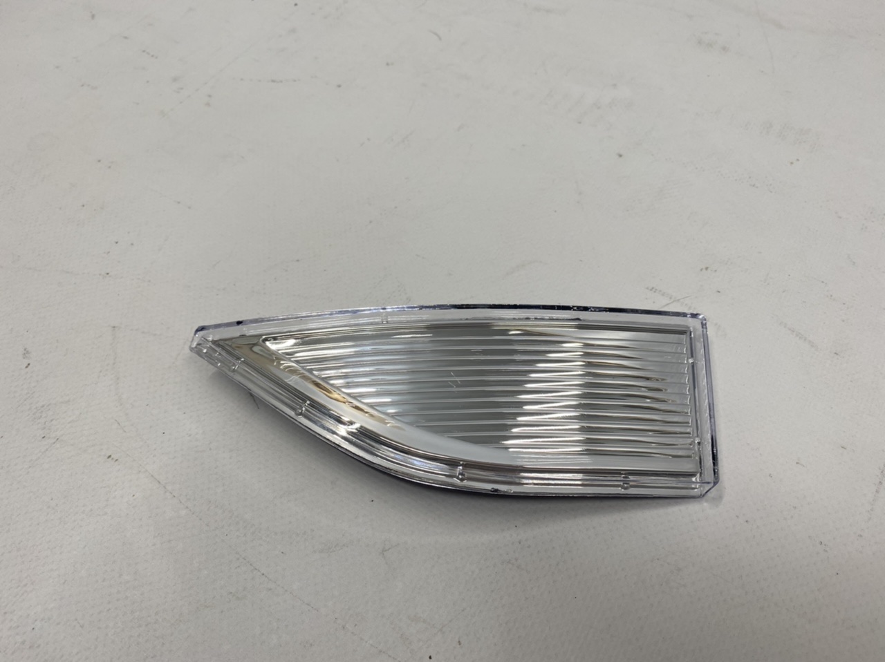 Отражатель-заглушка в передний бампер левая Volkswagen Passat B7 USA 2011-2015 (561941777B), аналог