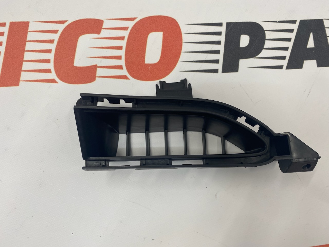 Решетка (воздуховод) переднего бампера правая Nissan X-Trail(Rogue) 2021-2023 (62256-6RR0A), аналог