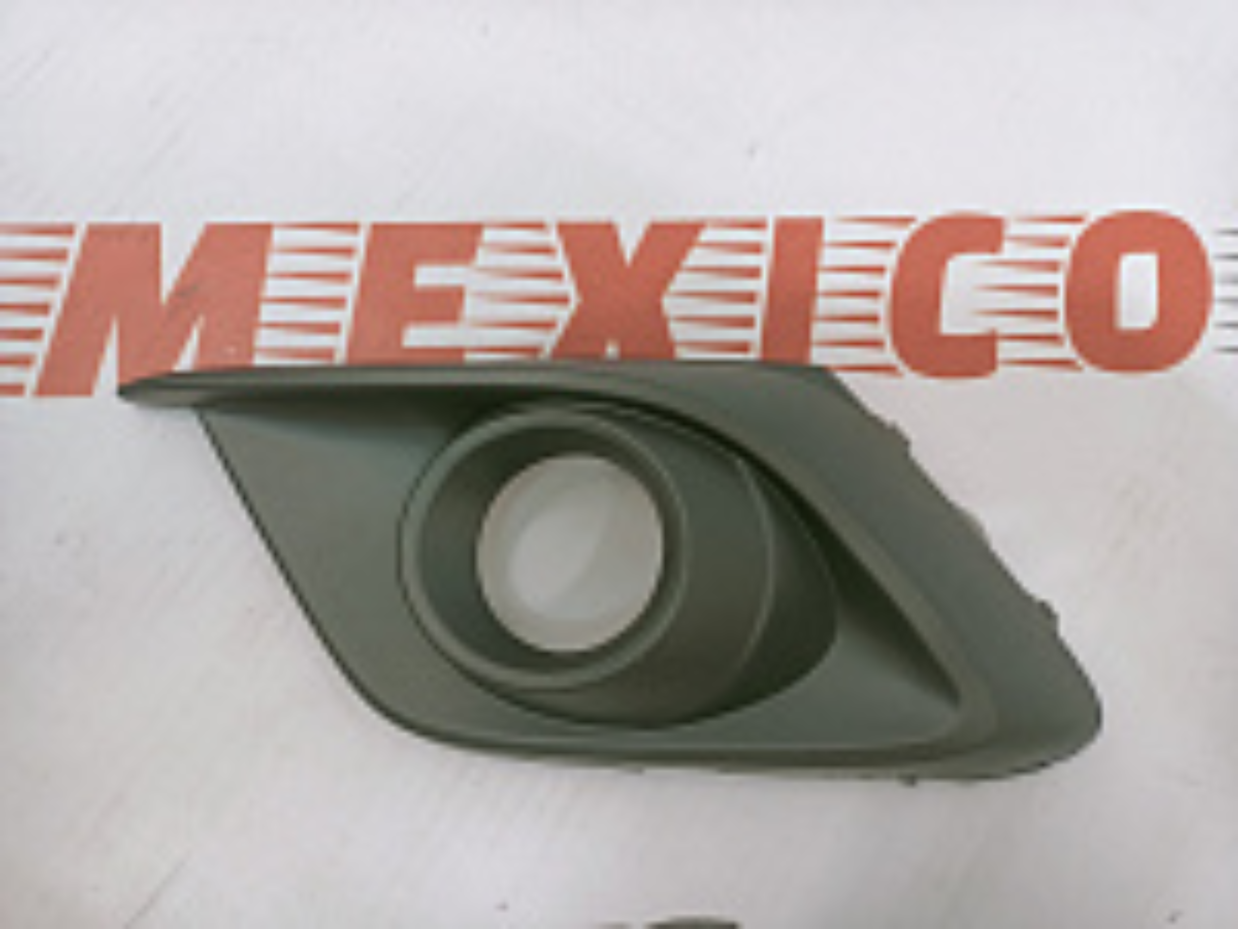 Рамка протитуманної фари ліва Mazda 3 2013-2015 (BJE150C21A), аналог