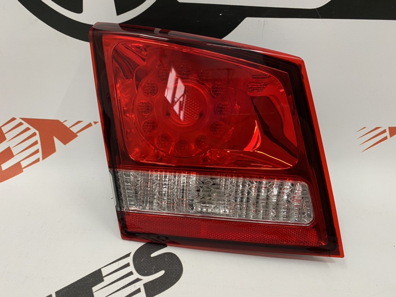 Фонарь в крышку светлый круглый левый LED Dodge Journey 2011-(68078517AE), аналог