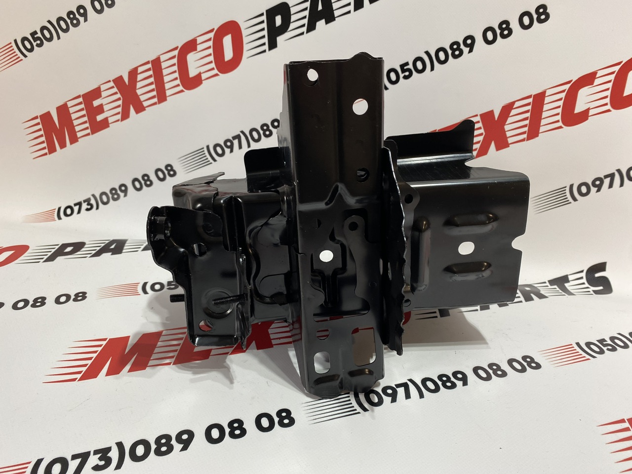 Кріплення переднього лонжерону ліве Toyota Camry 2018-2023 (5701406020), аналог