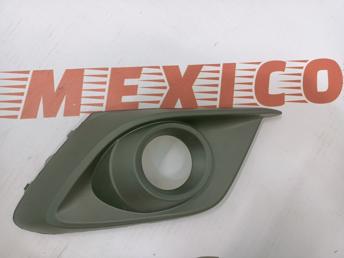 Рамка противотуманной фары правая Mazda 3 2013-2015 (BJE150C11A), аналог