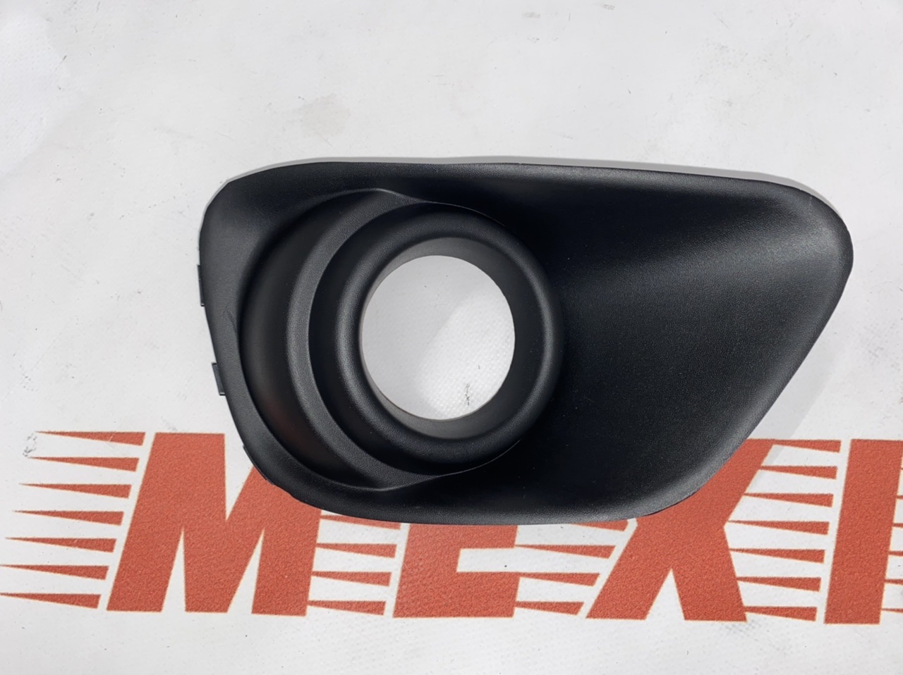 Рамка протитуманної фари права Jeep Compass 2011-2016 (68109870AA), аналог