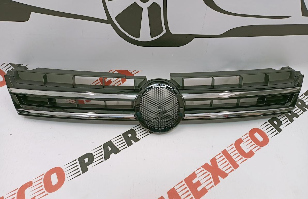 Решётка радиатора Volkswagen Touareg 2011-2014 (7P6853651AZLL), аналог