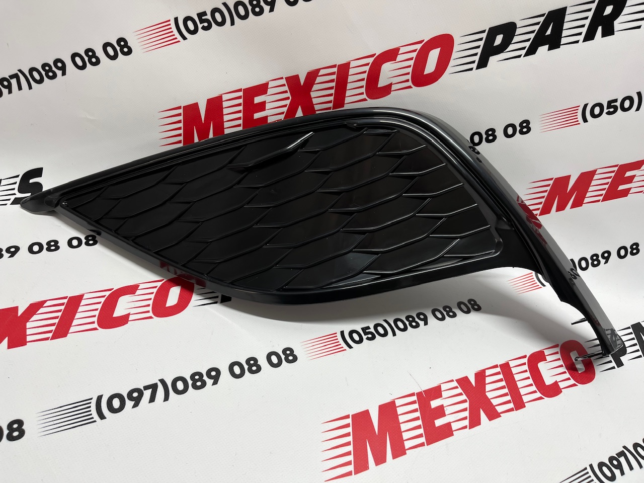Заглушка противотуманной фары левая SE USA Toyota Camry 2021-(8148206220), аналог