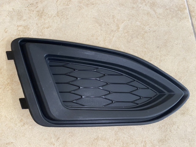 Заглушка противотуманной фары правая Ford Edge 2015-2018 (FT4Z-17B814-AA), аналог