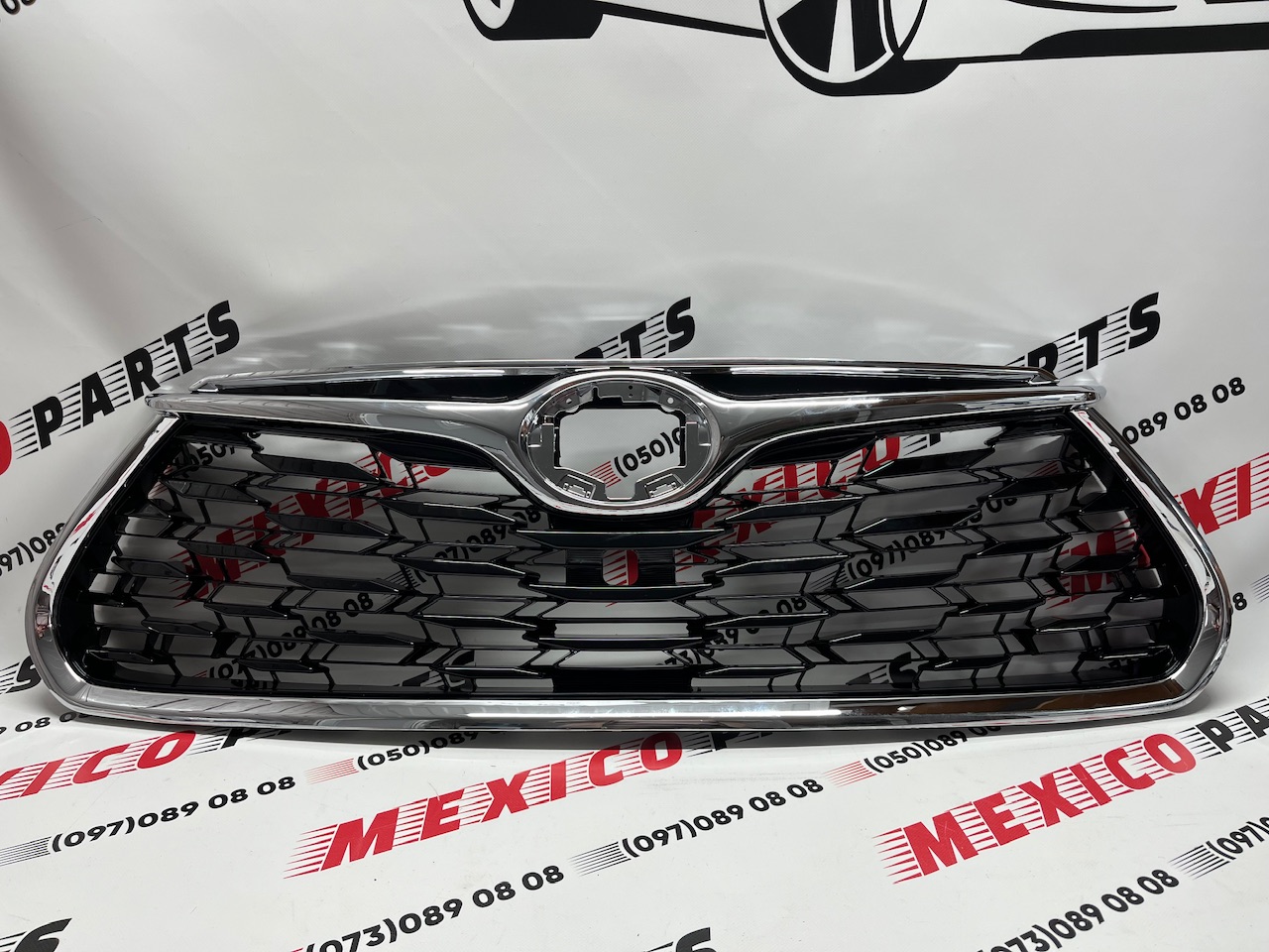 Решітка радіатора під камеру Toyota Highlander 2020- (531010E370), аналог