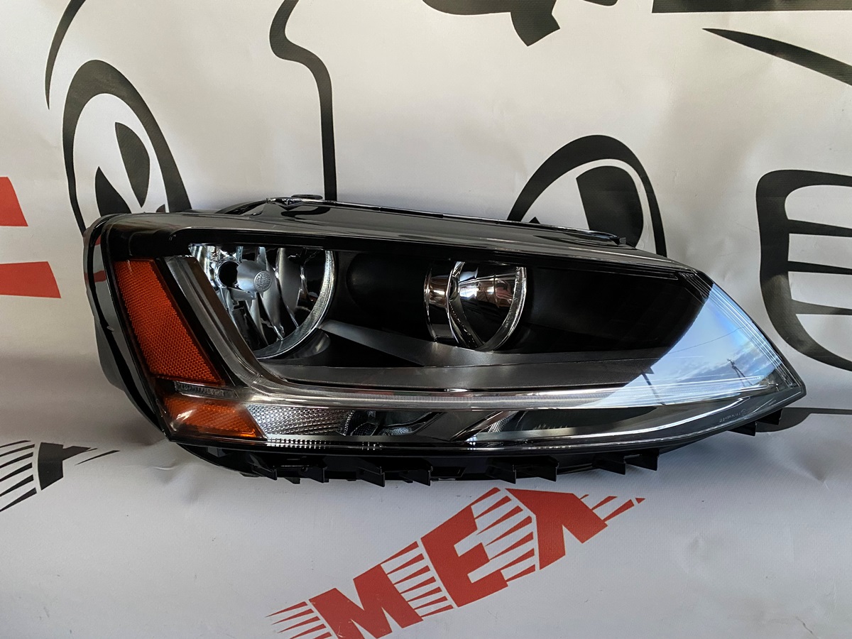 Фара права з лед полоскою  USA Volkswagen Jetta 2016-2018 (5C7941006J), аналог