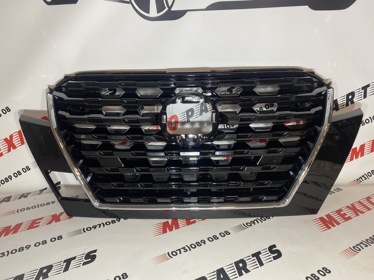 Решетка радиатора Nissan Kicks 2021- (623109VC5A), аналог