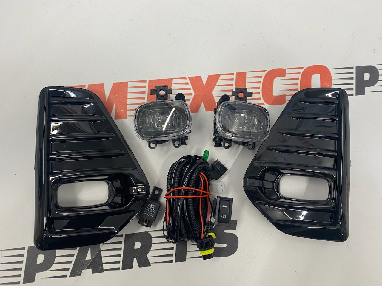 Комплект противотуманных фар Nissan Kicks 2021- (26150-00Q0B), аналог