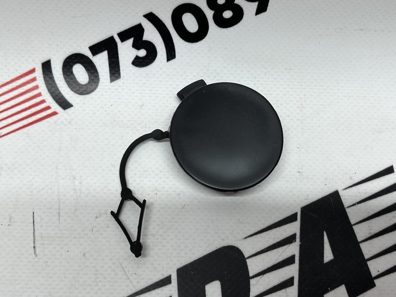 Заглушка буксировочного крюка переднего бампера Volkswagen Golf 7.5 (5G0807241DGRU), аналог