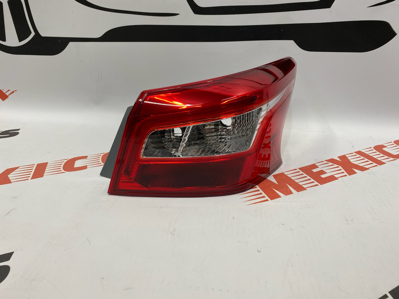 Фонарь задний наружный правый Nissan Sentra 2016-2018 (26550-3YU0A), аналог