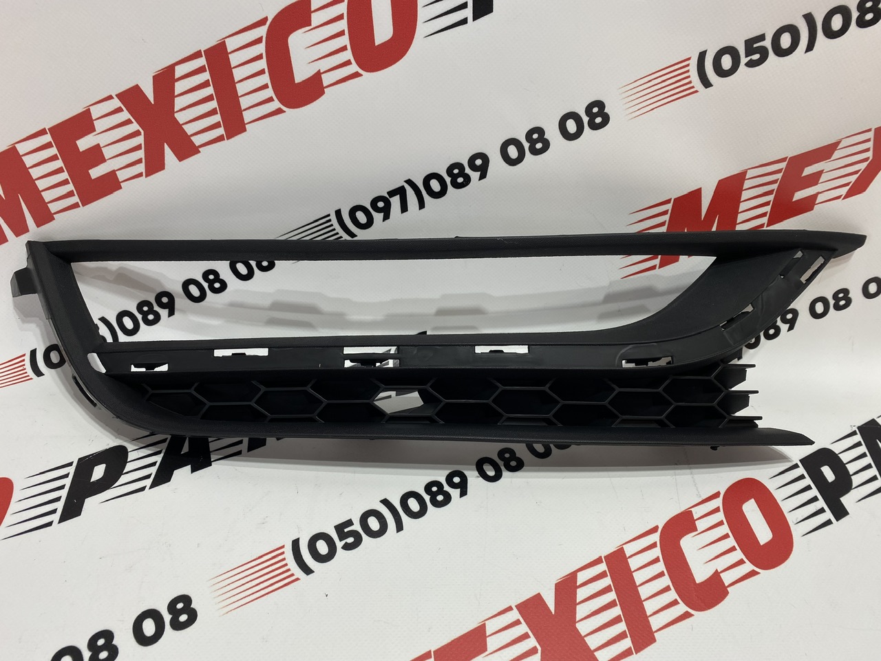 Рамка противотуманной фары без хрома правая USA Volkswagen Passat B7 2012-2015(561853666A9B9) , аналог