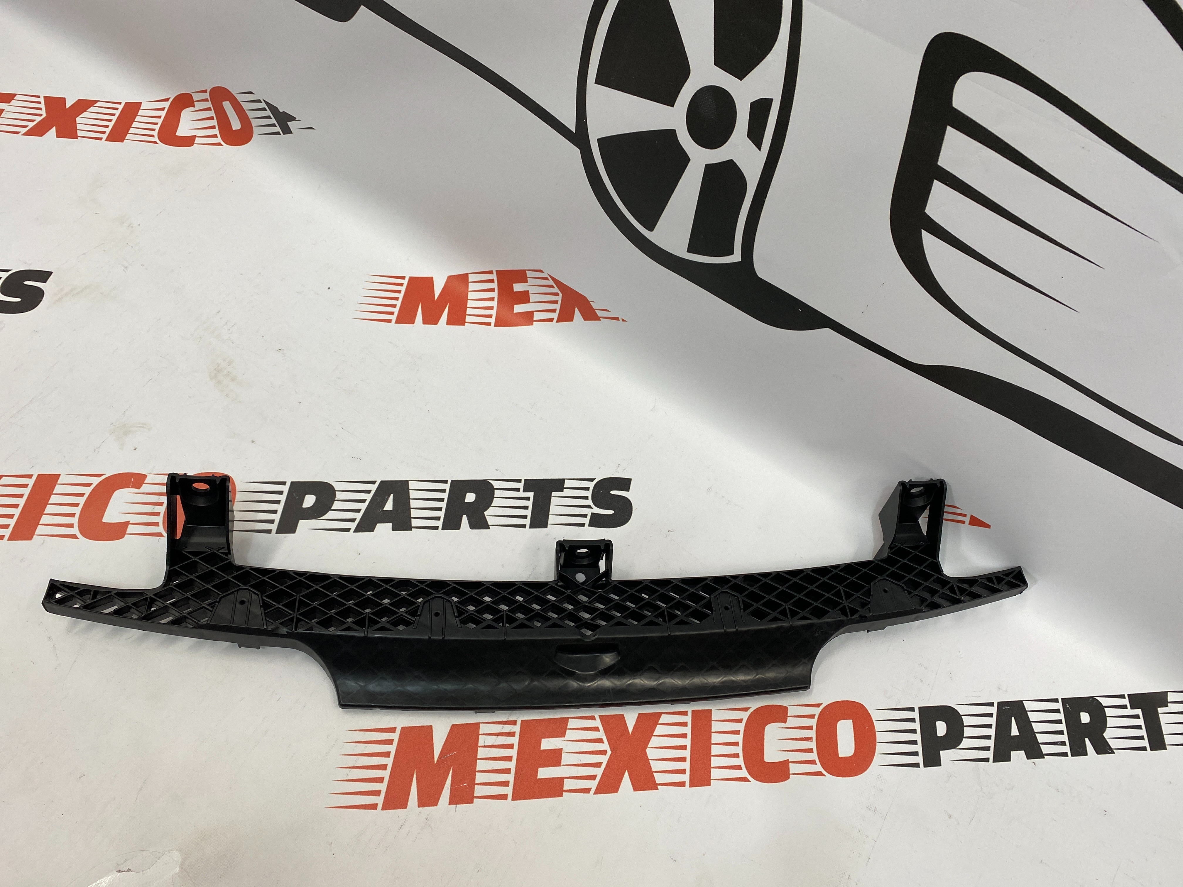 Крепление переднего бампера Volkswagen Touareg 2011-2014 (7P6807192), аналог