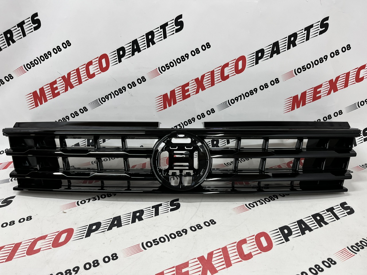 Решётка радиатора чёрная Volkswagen Tiguan 2017-2020 (5NA853651ZLL), аналог