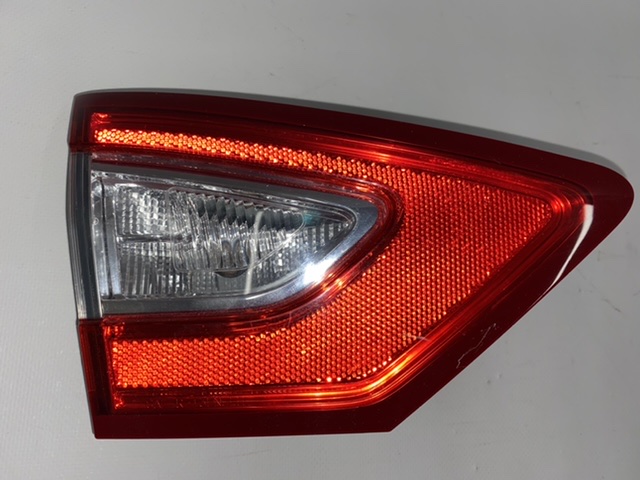 Фонарь задний внутренний левый б/у LED оригинал Ford Fusion 2013-2016 (ds7313a603ae)