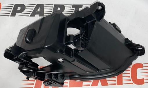 Кріплення передньої фари праве AUDI Q7 2010-2015 (4L0941614B), аналог