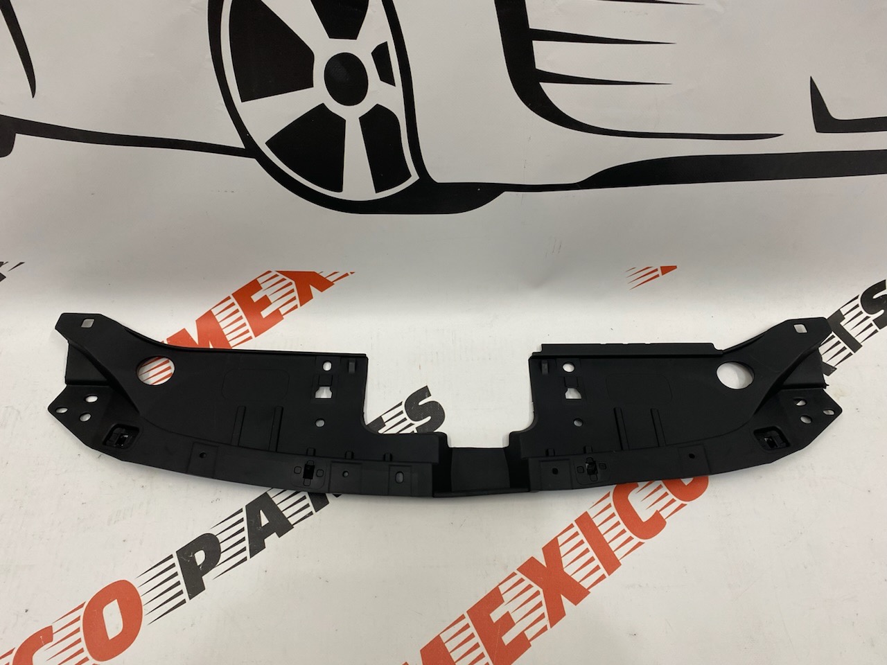 Накладка на панель радіатора (замка капота) Mazda CX-5 2013-2015 (KD4550716), аналог