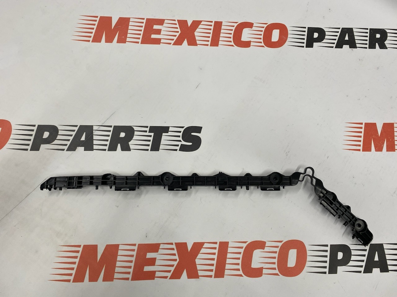 Кріплення заднього бампера праве Toyota Camry 2012-2014 ( 5257506090), аналог