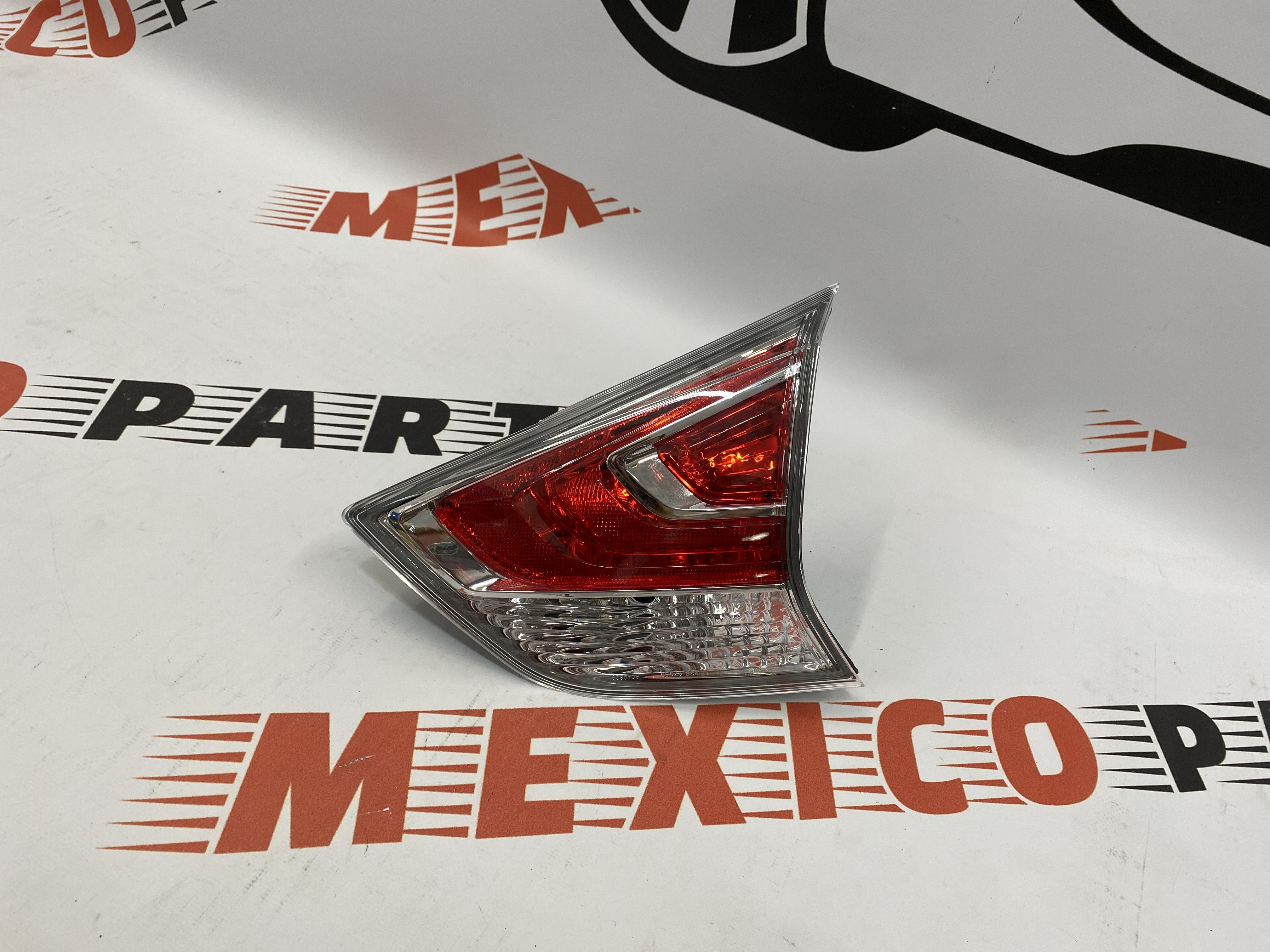 Фонарь задний галоген внутренний правый LED Nissan X-Trail(Rogue) 2014-2016 (26550-4BA1A), аналог